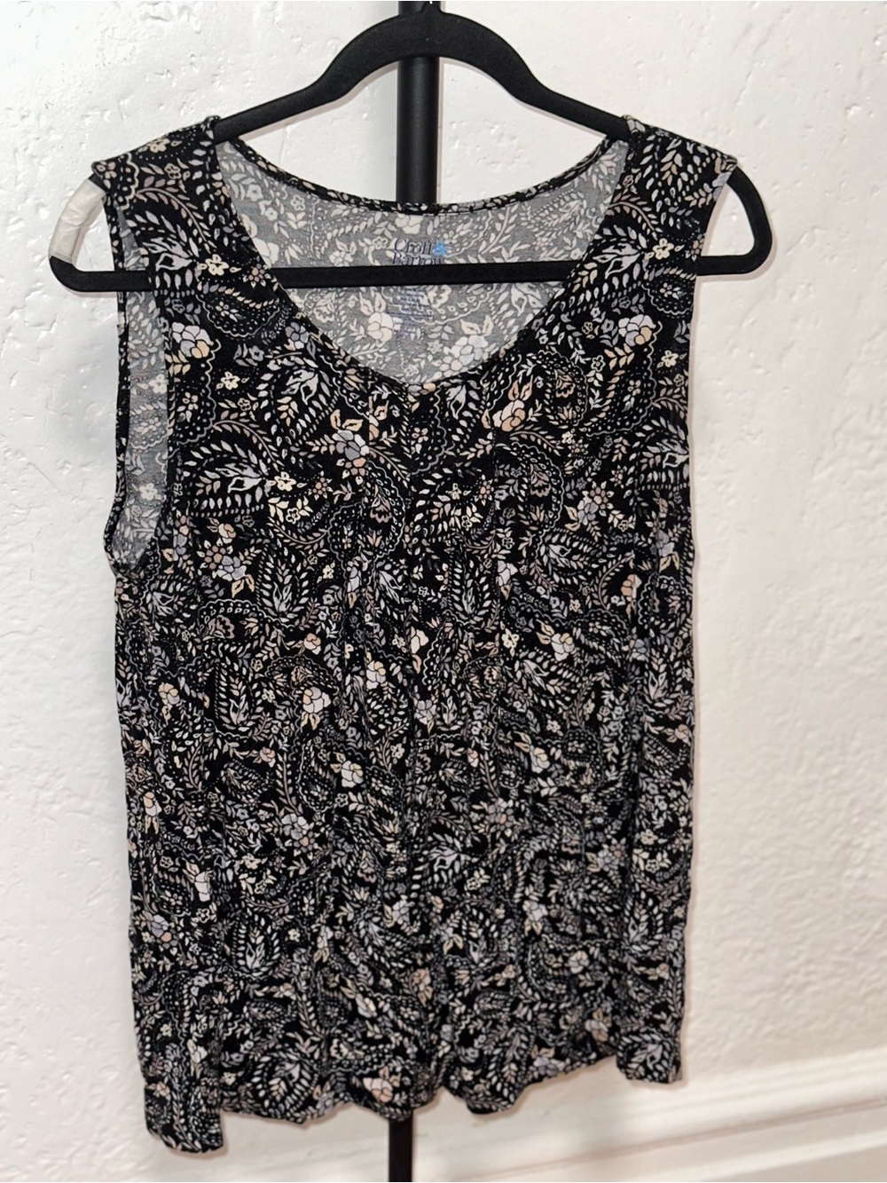 croft & barrow Black Floral V-Neck Sleeveless Camisole